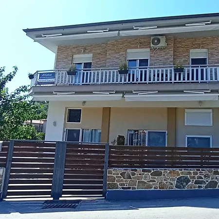 Xristos And Maisonettes