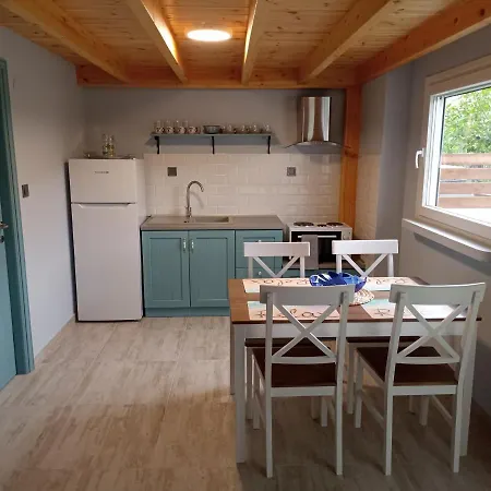 Xristos And Maisonettes *