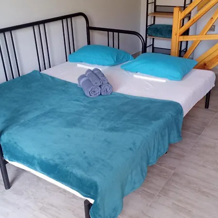 Xristos And Maisonettes * سيكيا