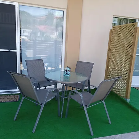 Xristos And Maisonettes * سيكيا